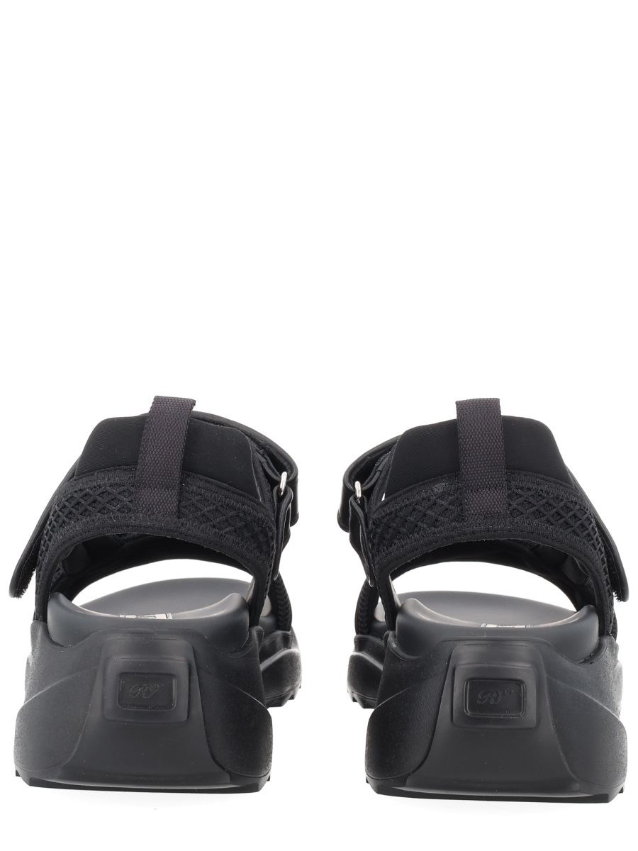 Roger Vivier Viv On The Run Crystal Straps Sandals Zwart