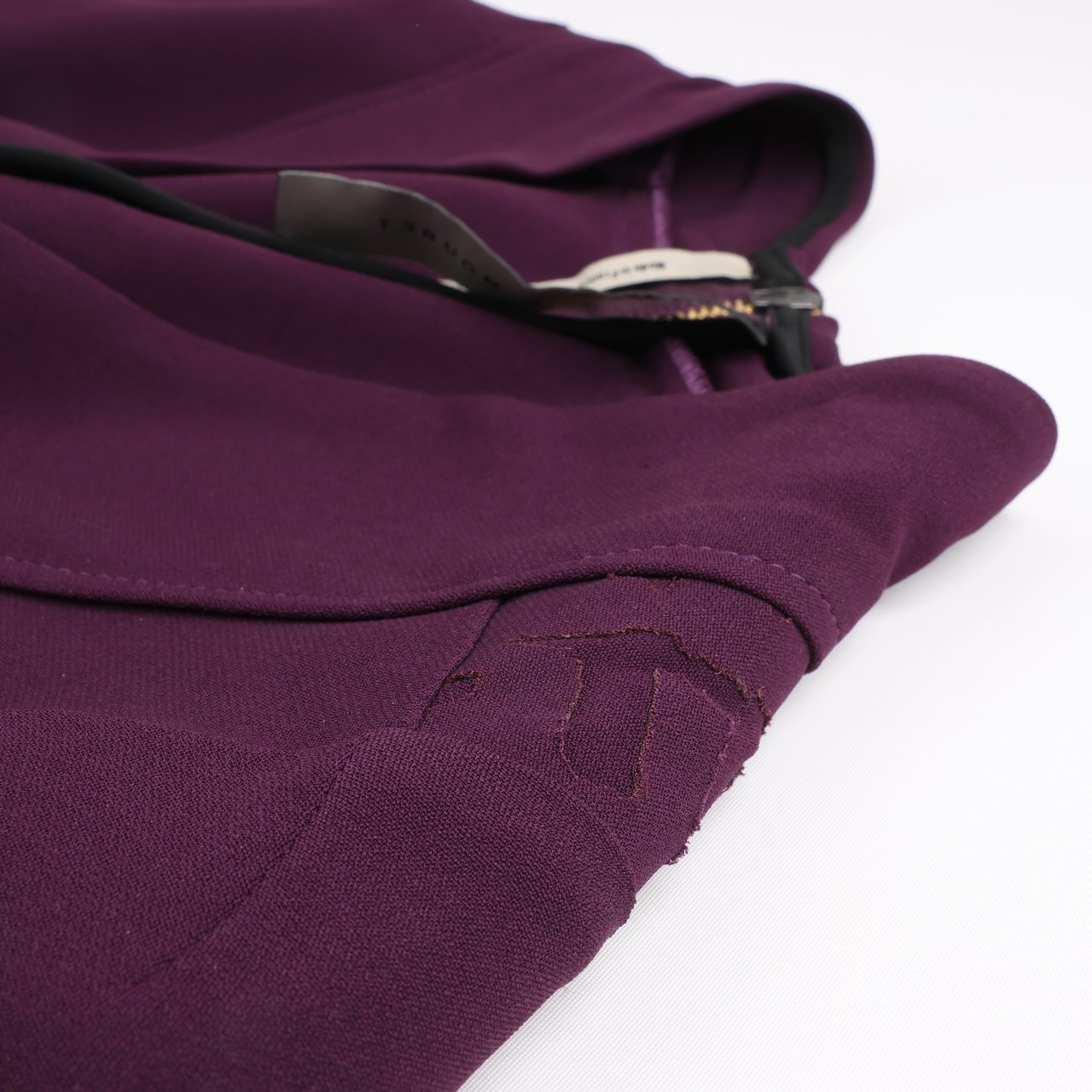 Roland Mouret Roland Mouret Deep V-Neck Fitted Midi Dress in Plum – EU 34 Paars