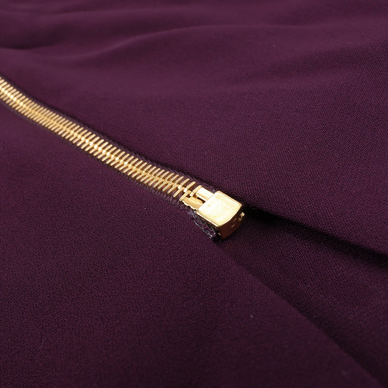 Roland Mouret Roland Mouret Deep V-Neck Fitted Midi Dress in Plum – EU 34 Paars