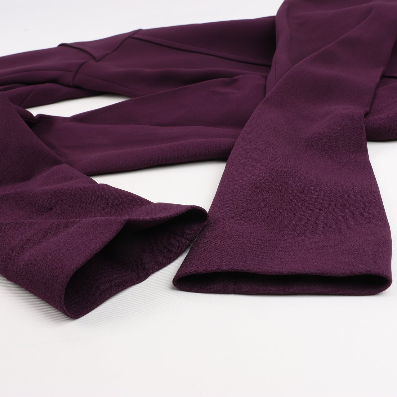 Roland Mouret Roland Mouret Deep V-Neck Fitted Midi Dress in Plum – EU 34 Paars