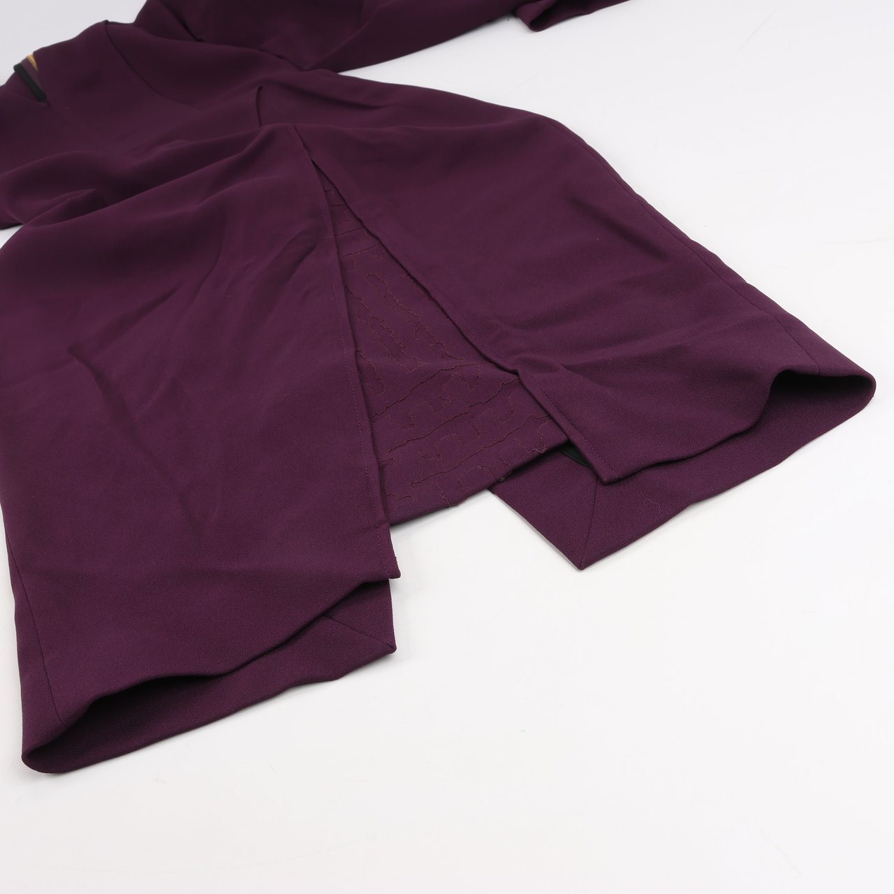 Roland Mouret Deep V-Neck Fitted Midi Dress in Plum – EU 34 Paars