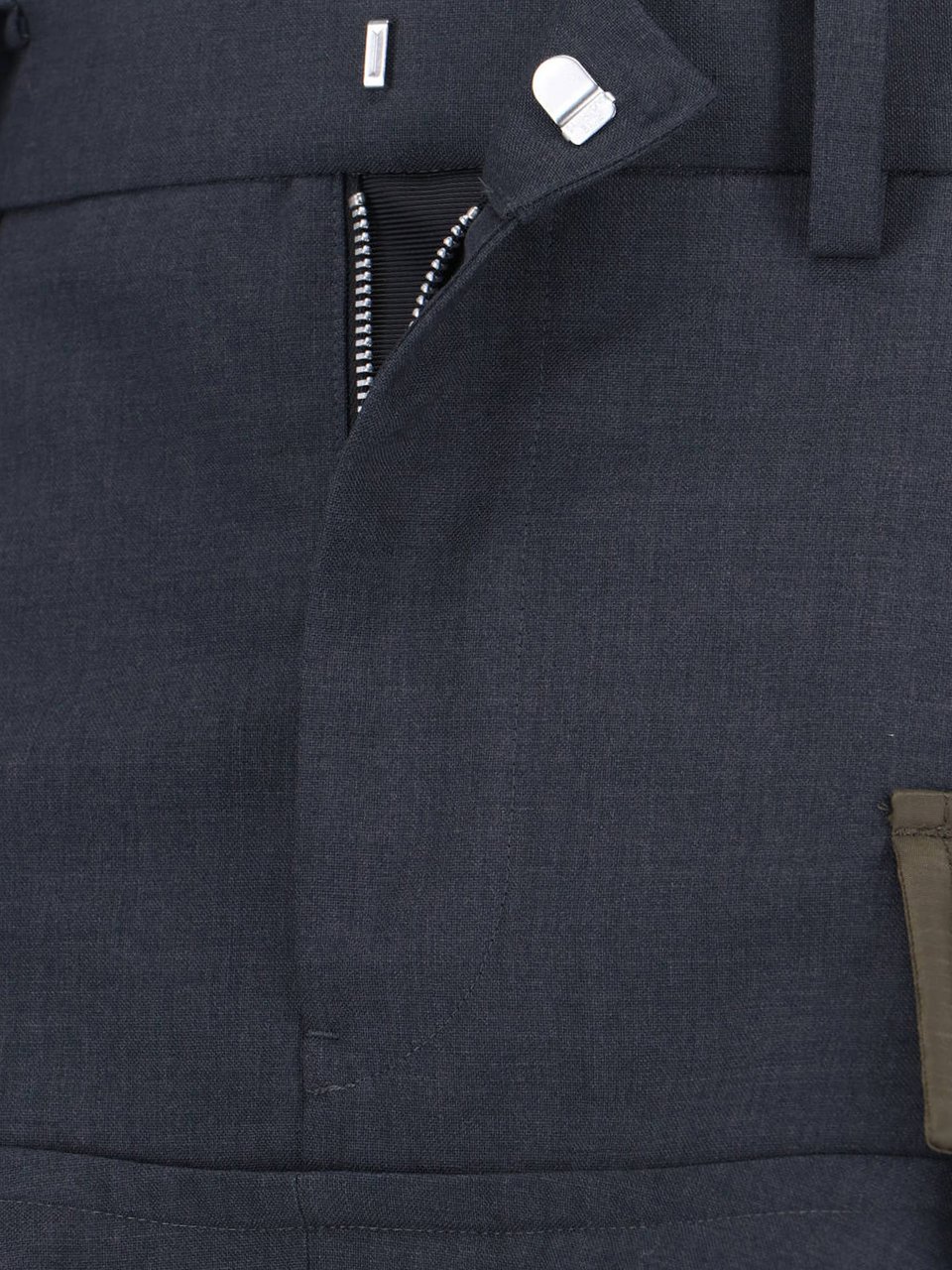 Sacai Versatile Grey Skirt With Smooth Texture And Elegant Silhouette Blauw