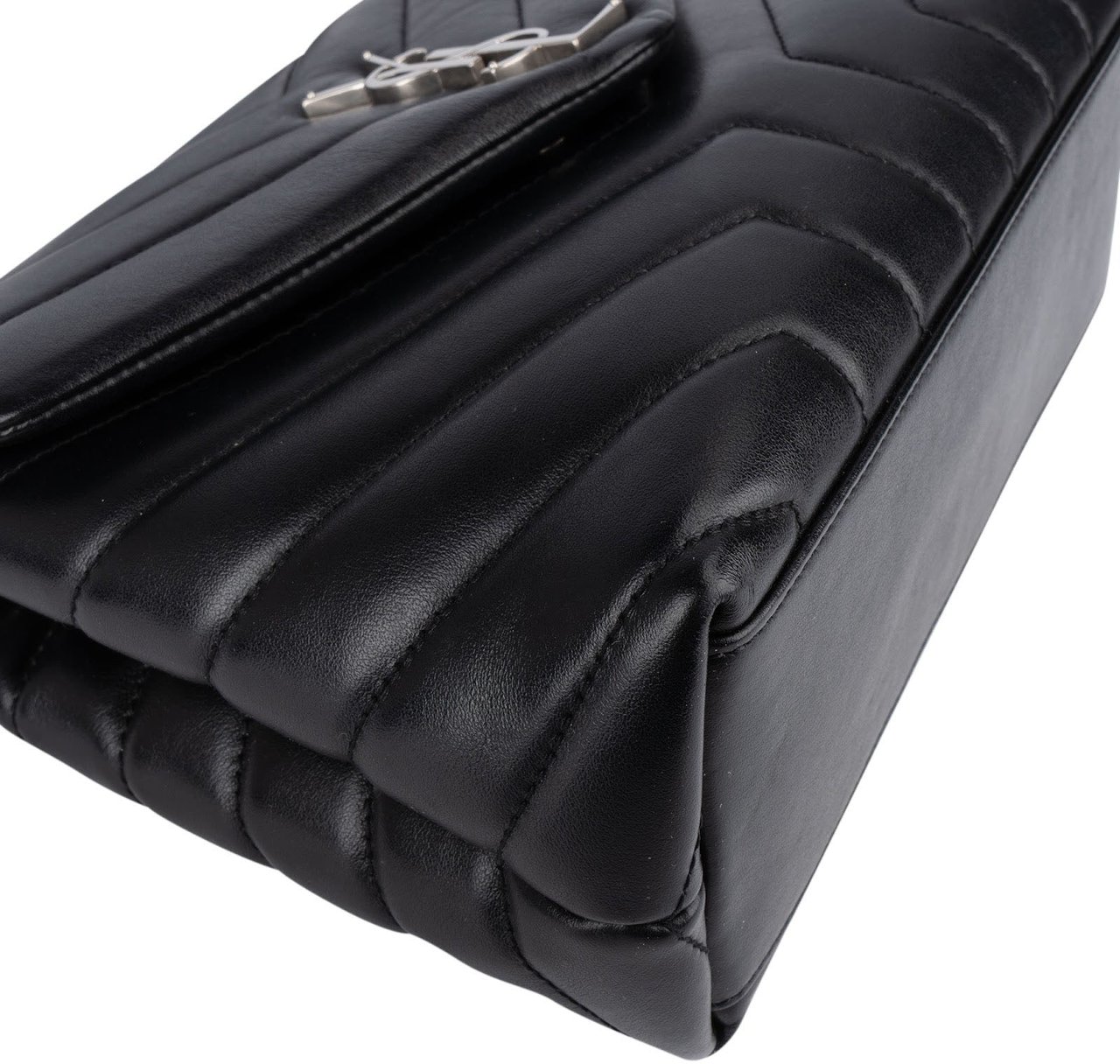 Saint Laurent Saint Laurent Quilted Leather Loulou Crossbody Bag Zwart