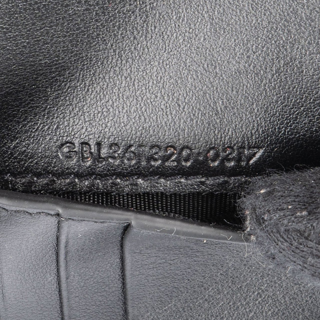 Saint Laurent Saint Laurent Leather YSL Shield Patch Bifold Wallet Zwart