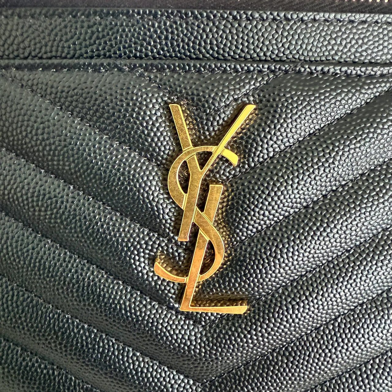 Saint Laurent Saint Laurent large Cassandre Pouch Grand de Poudre leather black / mint condition Zwart