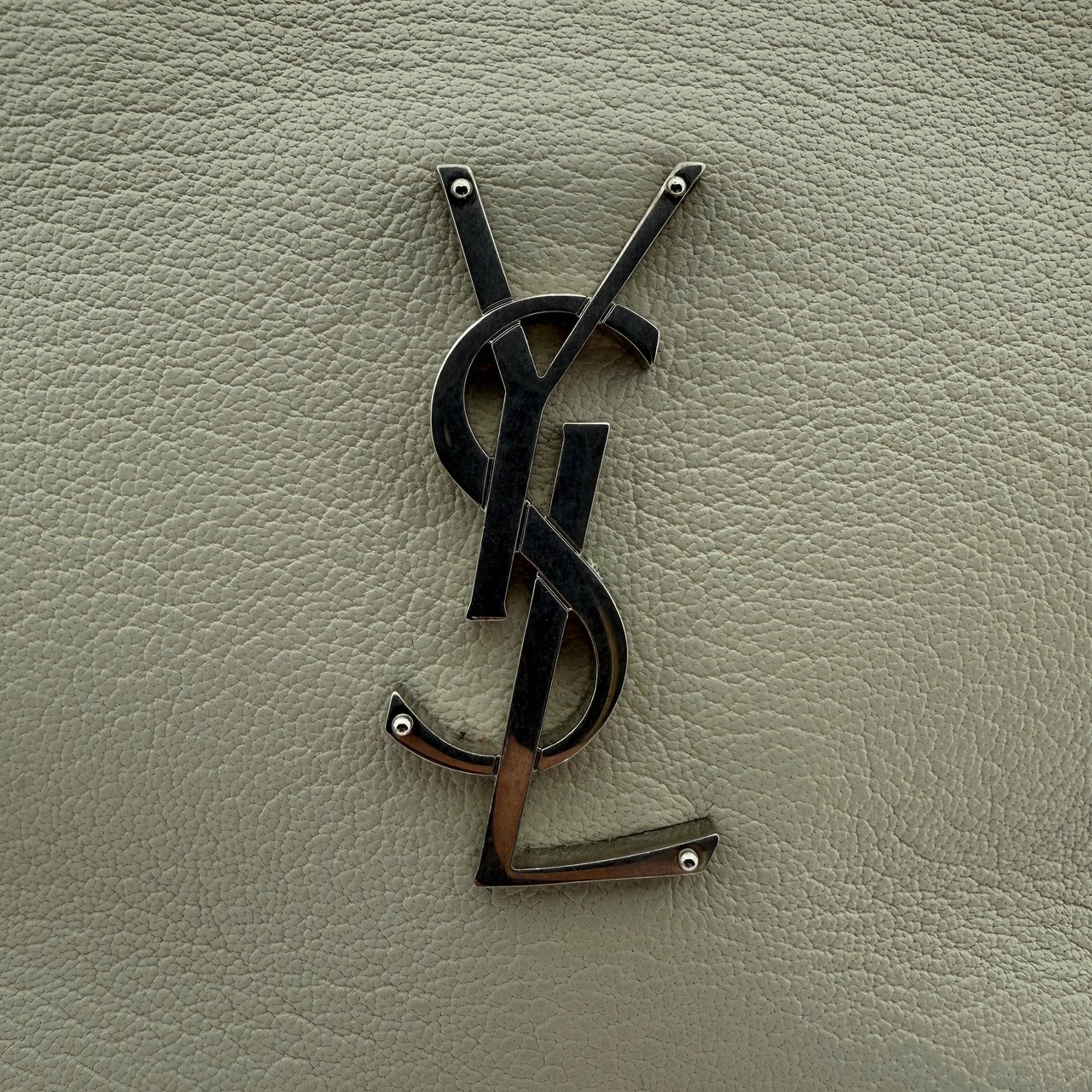 Saint Laurent Yves Saint Laurent Lou Camera Bag Cream White / good Wit