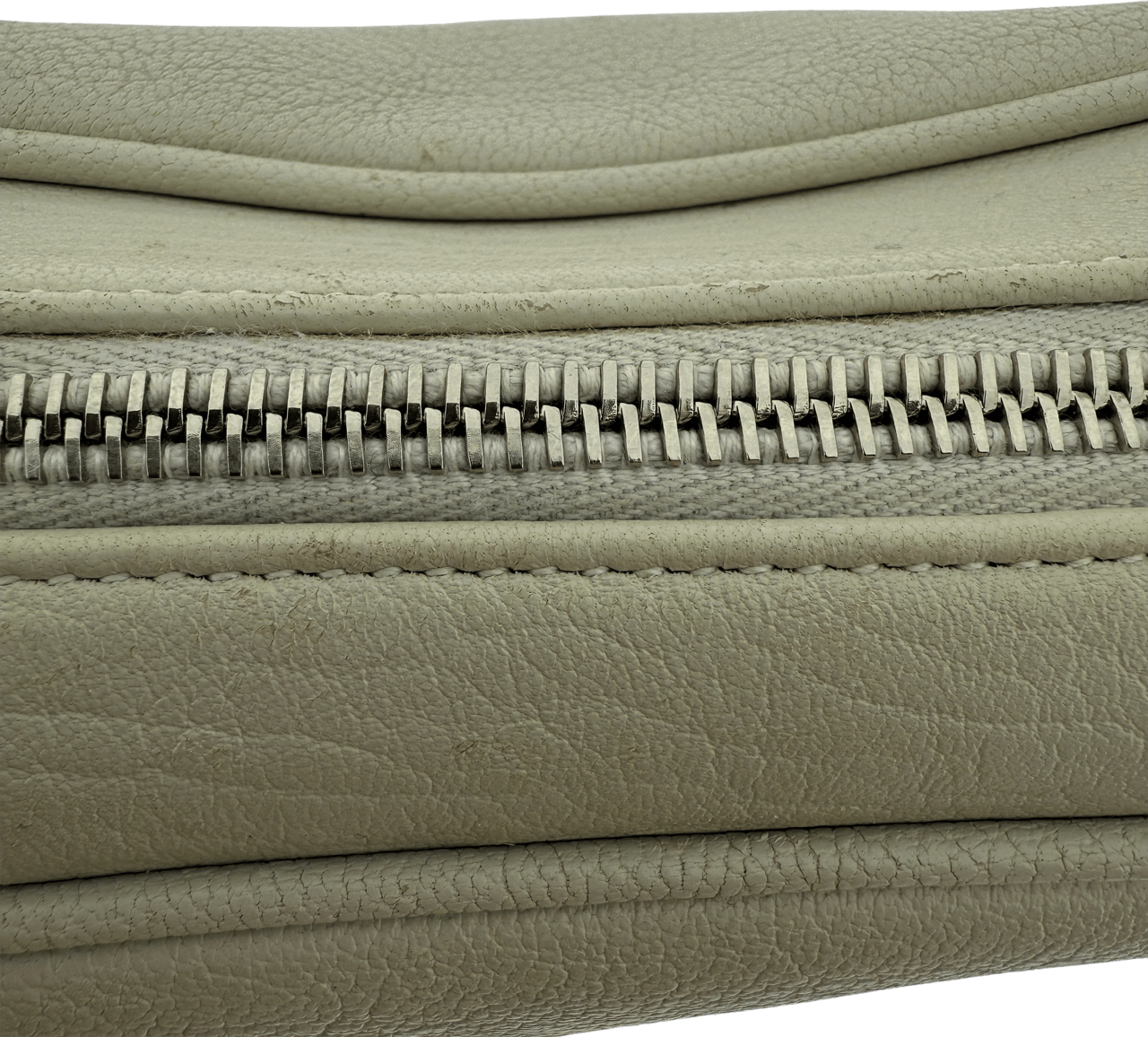 Saint Laurent Yves Saint Laurent Lou Camera Bag Cream White / good Wit