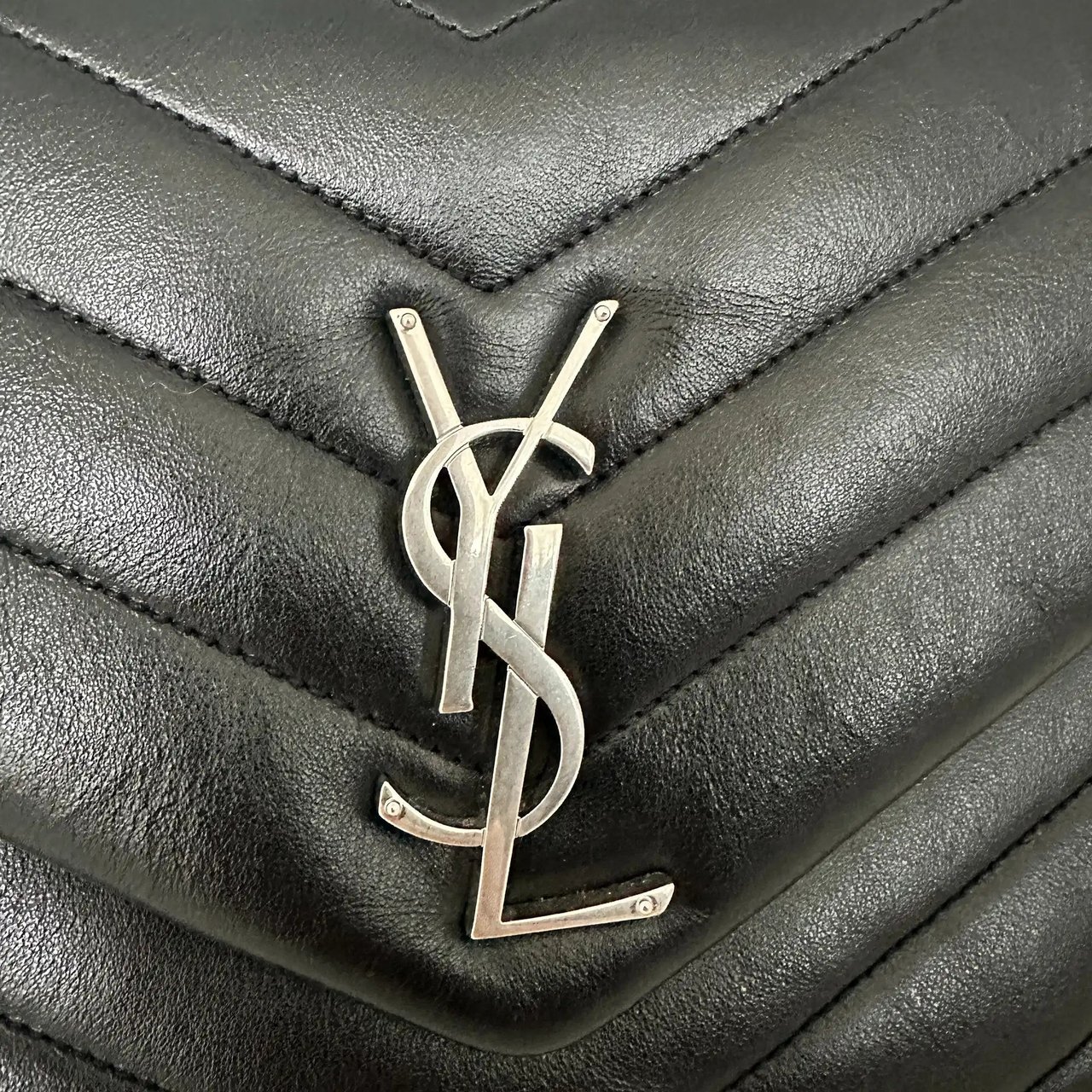 Saint Laurent Saint Laurent YSL LouLou Medium Leder schwarz silberne Hardware / sehr gut Zwart