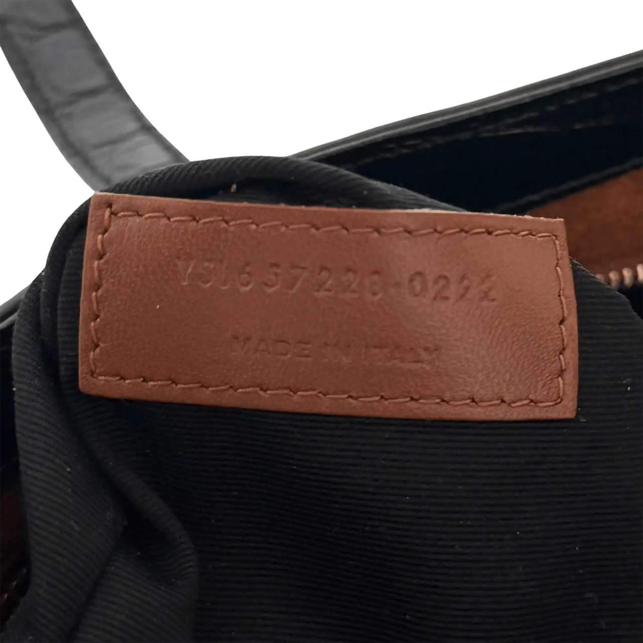 Saint Laurent Saint Laurent LE 5 À 7 glänzendes Leder Krokodilprägung Schwarz / sehr gut Zwart