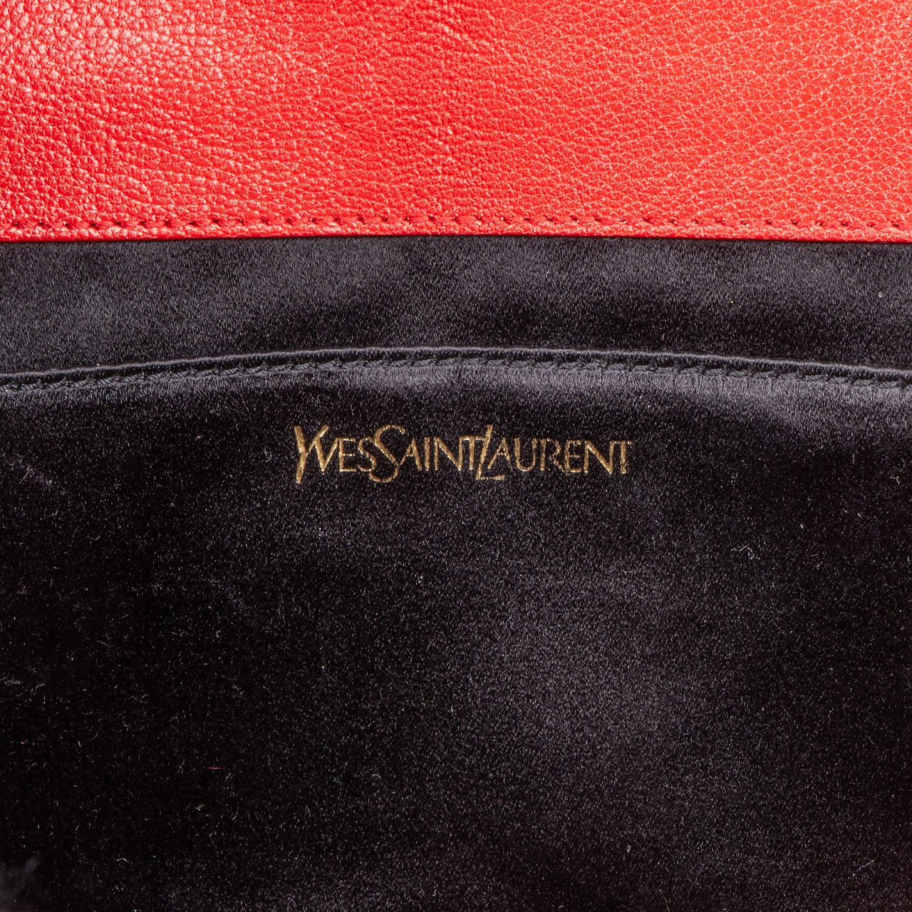 Saint Laurent Grain de Poudre Leather Cassandre Clutch Rood