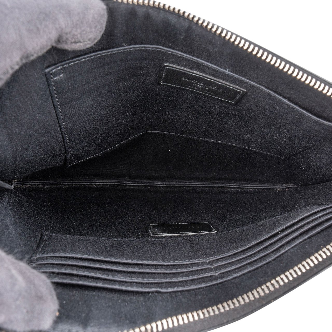 Saint Laurent Grained Leather Leather Clutch Zwart