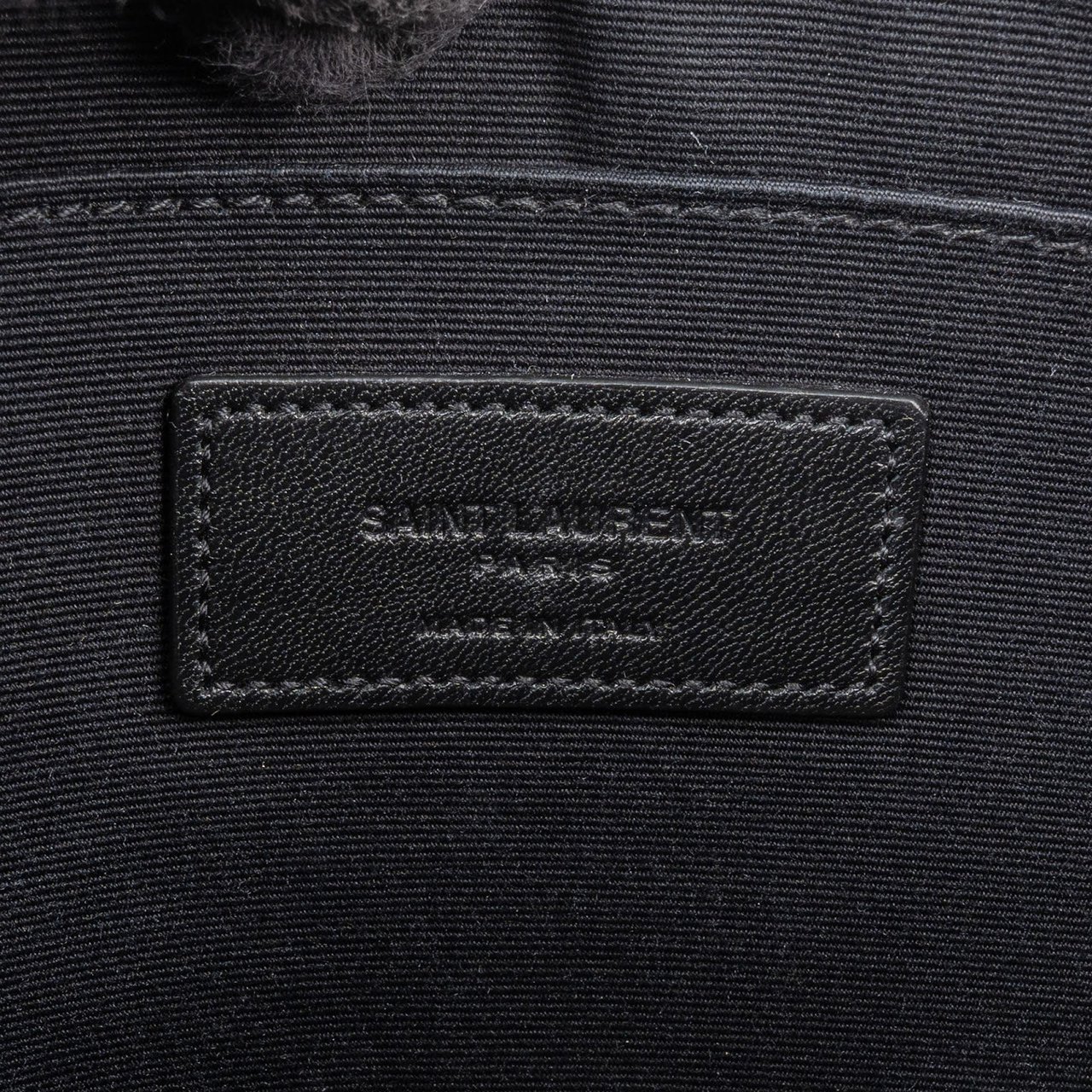 Saint Laurent Grained Leather Leather Clutch Zwart