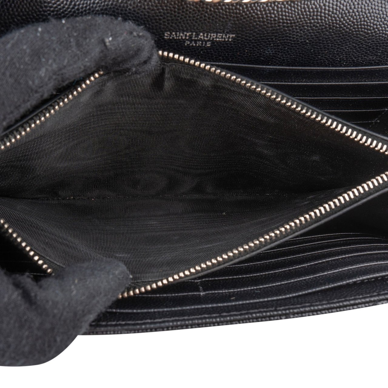 Saint Laurent Yves Saint Laurent Grain de Poudre Quilted Leather Wallet On Chain Crossbody Bag Zwart