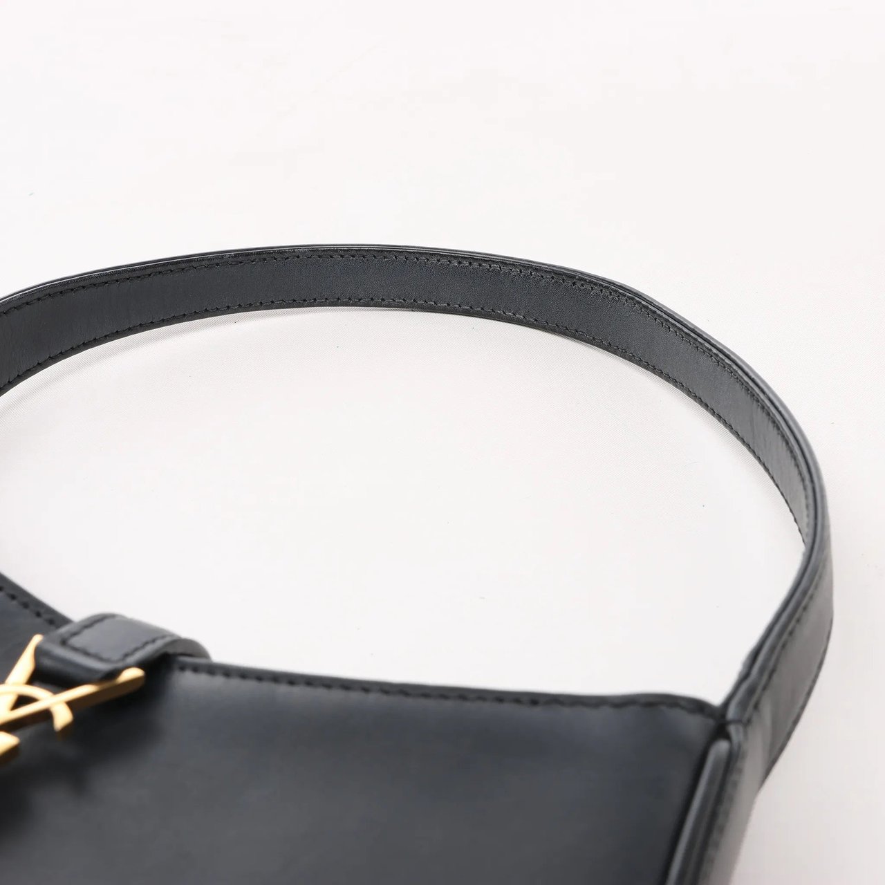 Saint Laurent Saint Laurent Paris Le 5 à 7 Mini Hobo Leather Handbag in Black 710318 Zwart