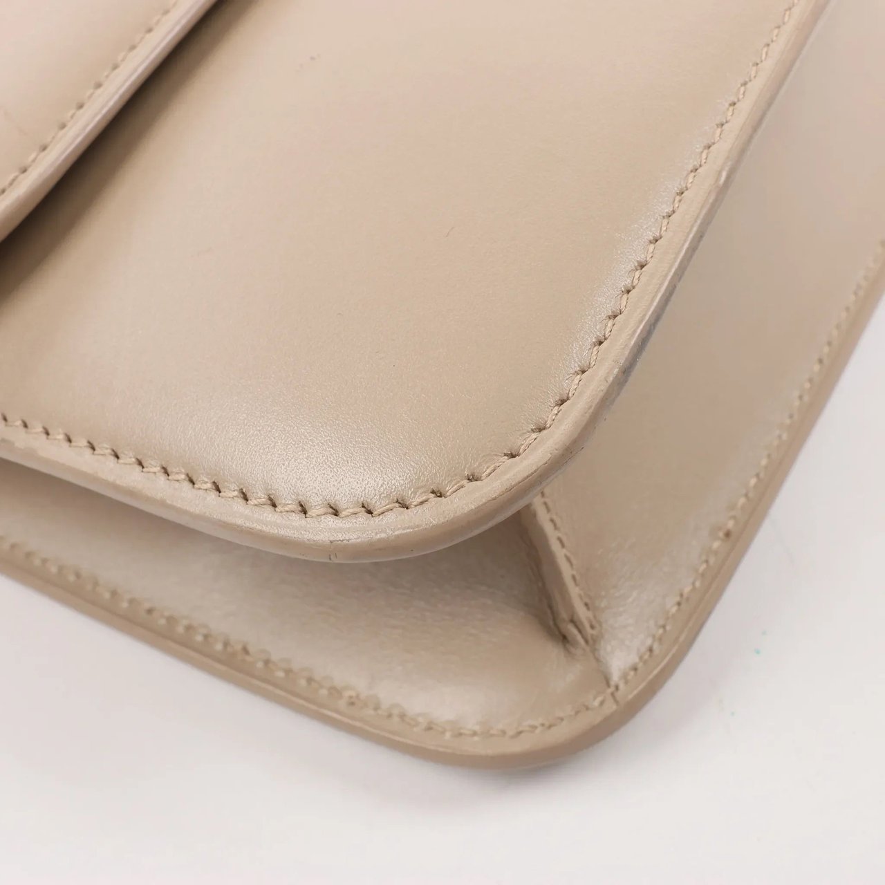 Saint Laurent Saint Laurent Paris Carre Leather Shoulder bag in Beige 633214 Beige