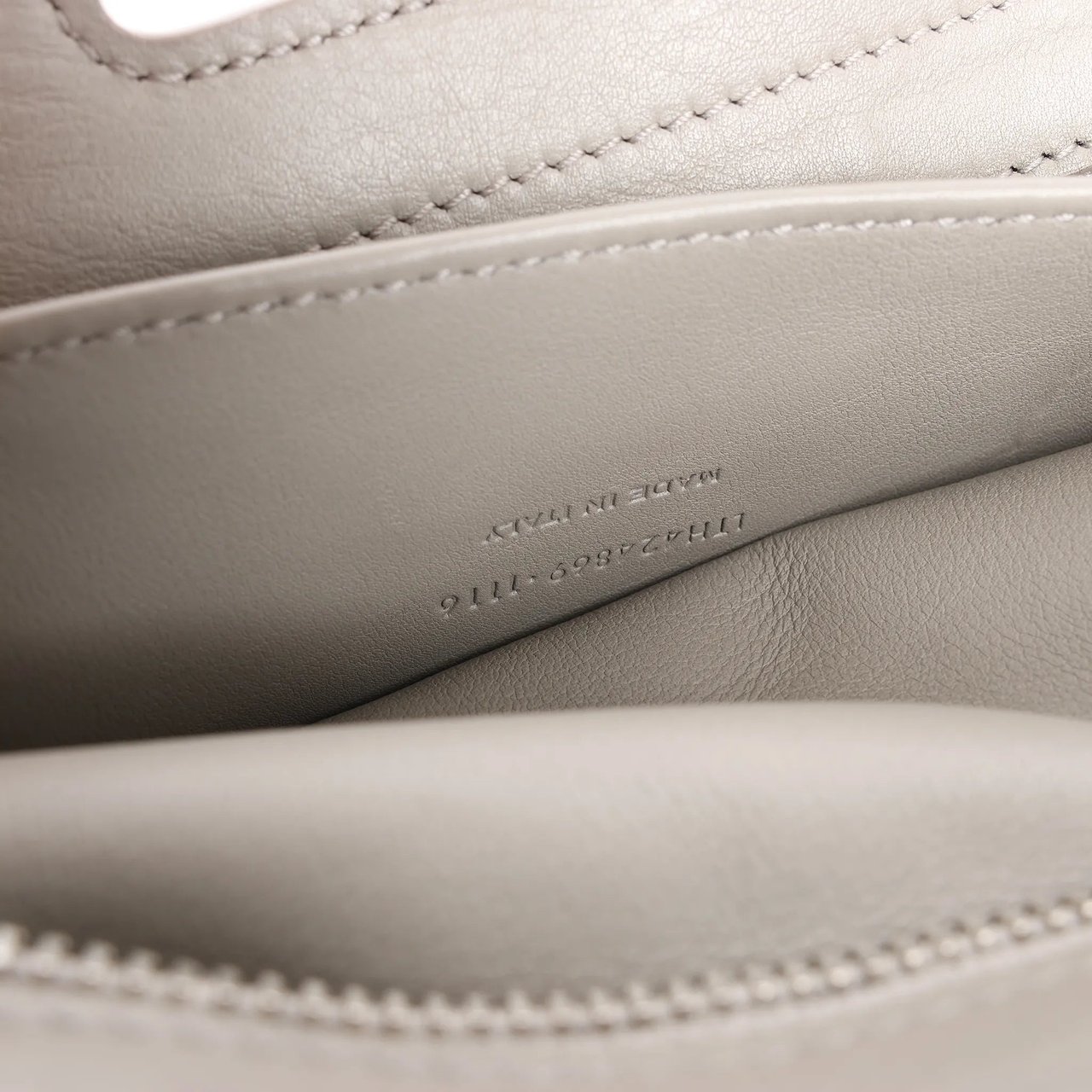 Saint Laurent Saint Laurent Paris Baby Cabas Leather 2Way Handbag in Gray 424869 Grijs