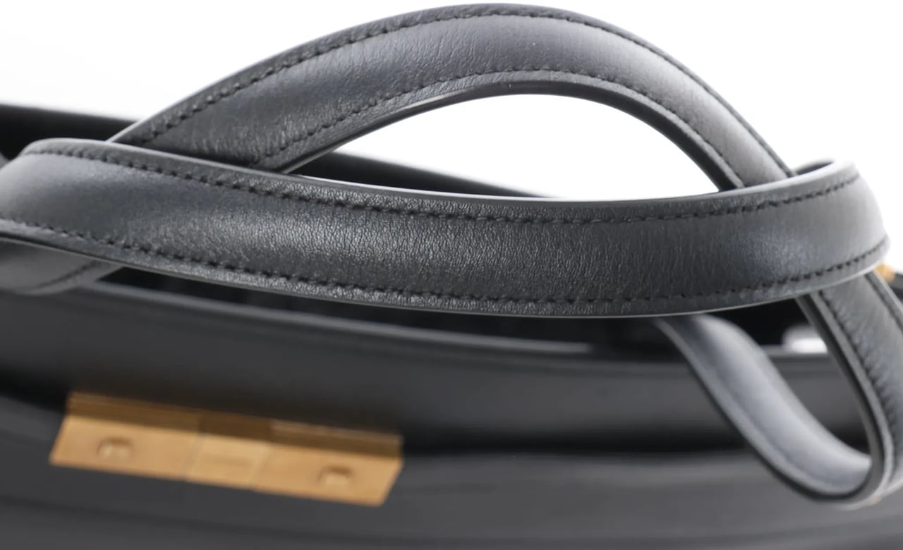 Saint Laurent Paris Manhattan Leather Shoulder bag in Black 553745 Zwart