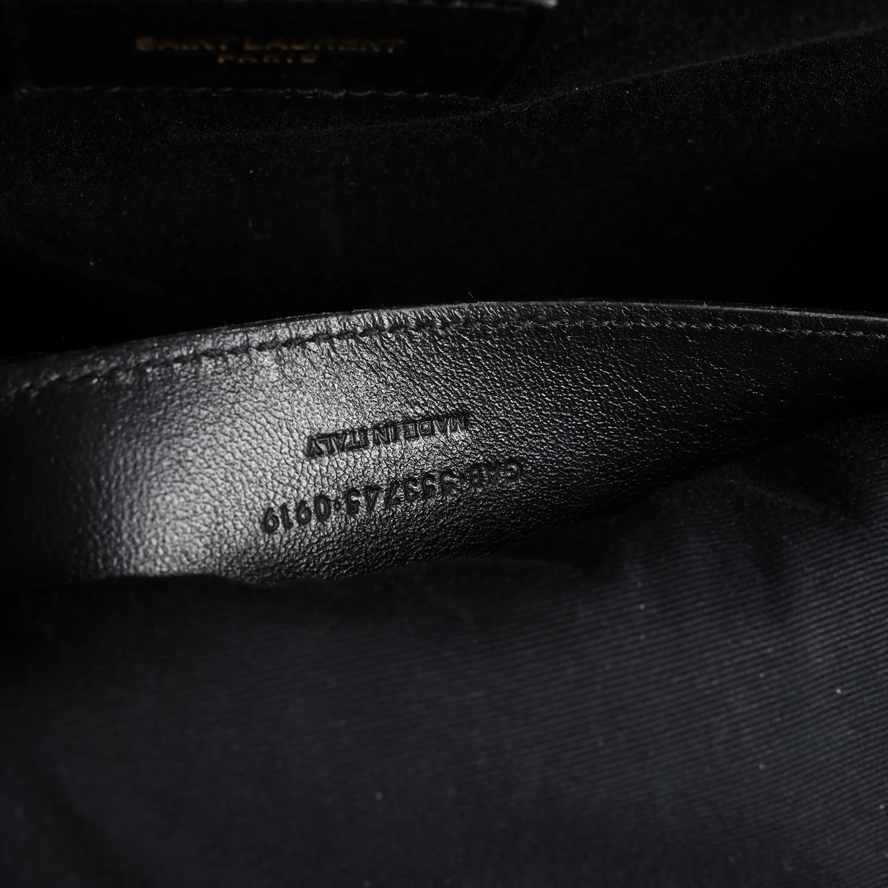 Saint Laurent Paris Manhattan Leather Shoulder bag in Black 553745 Zwart