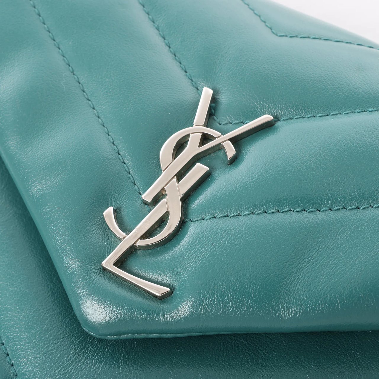 Saint Laurent Paris Loulou Puffer Leather Chain Crossbody Bag in Green 467072 Groen