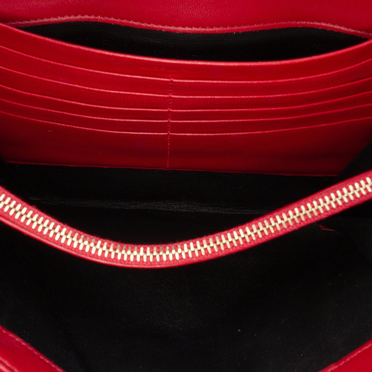 Saint Laurent Matelasse Patent Monogram Vicky Chain Wallet Rood