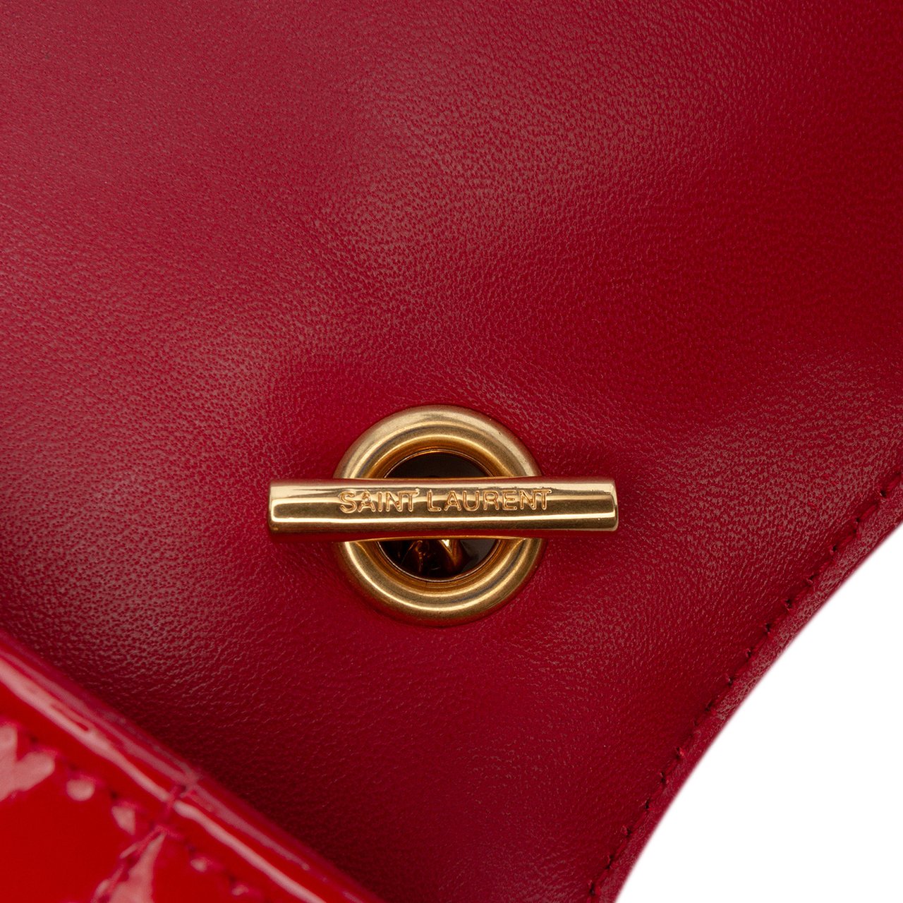 Saint Laurent Matelasse Patent Monogram Vicky Chain Wallet Rood