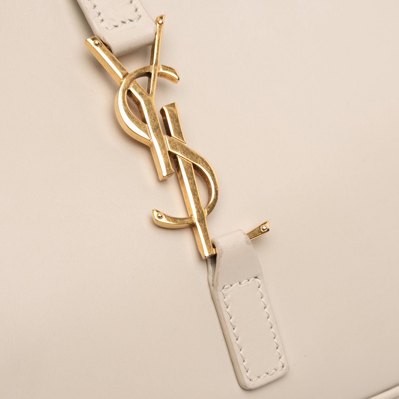 Saint Laurent Smooth Leather Le 5 a 7 Hobo Wit