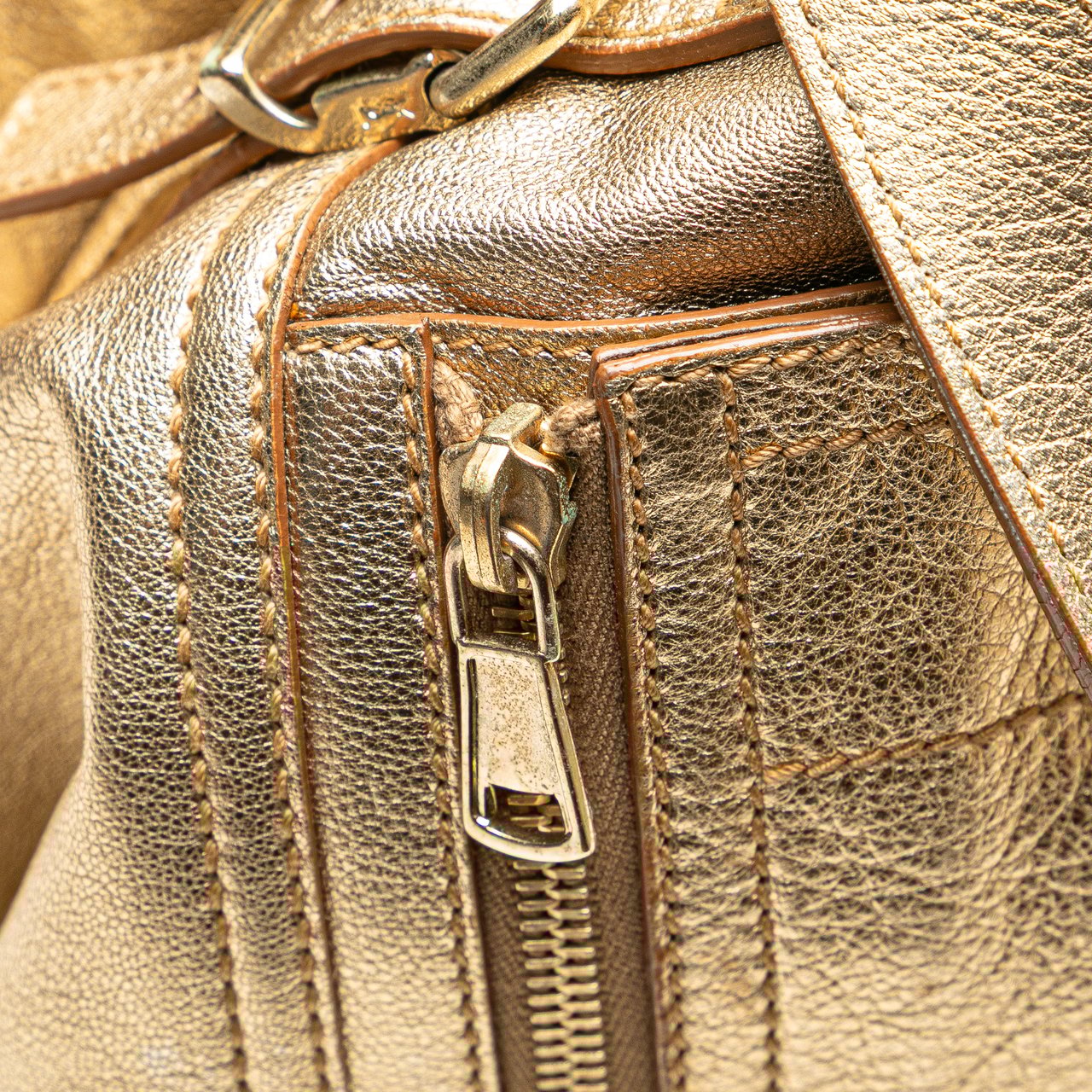 Saint Laurent Medium Leather Downtown Tote Goud