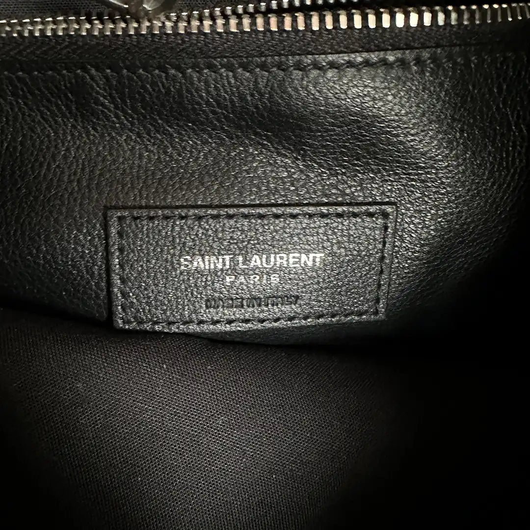 Saint Laurent Saint Laurent medium hobo bag LE 5 À 7 black rivets / mint condition Zwart