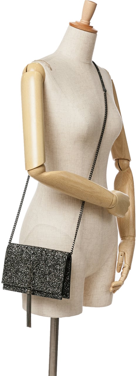 Saint Laurent Metallic Glitter Monogram Kate Tassel Chain Wallet Zwart