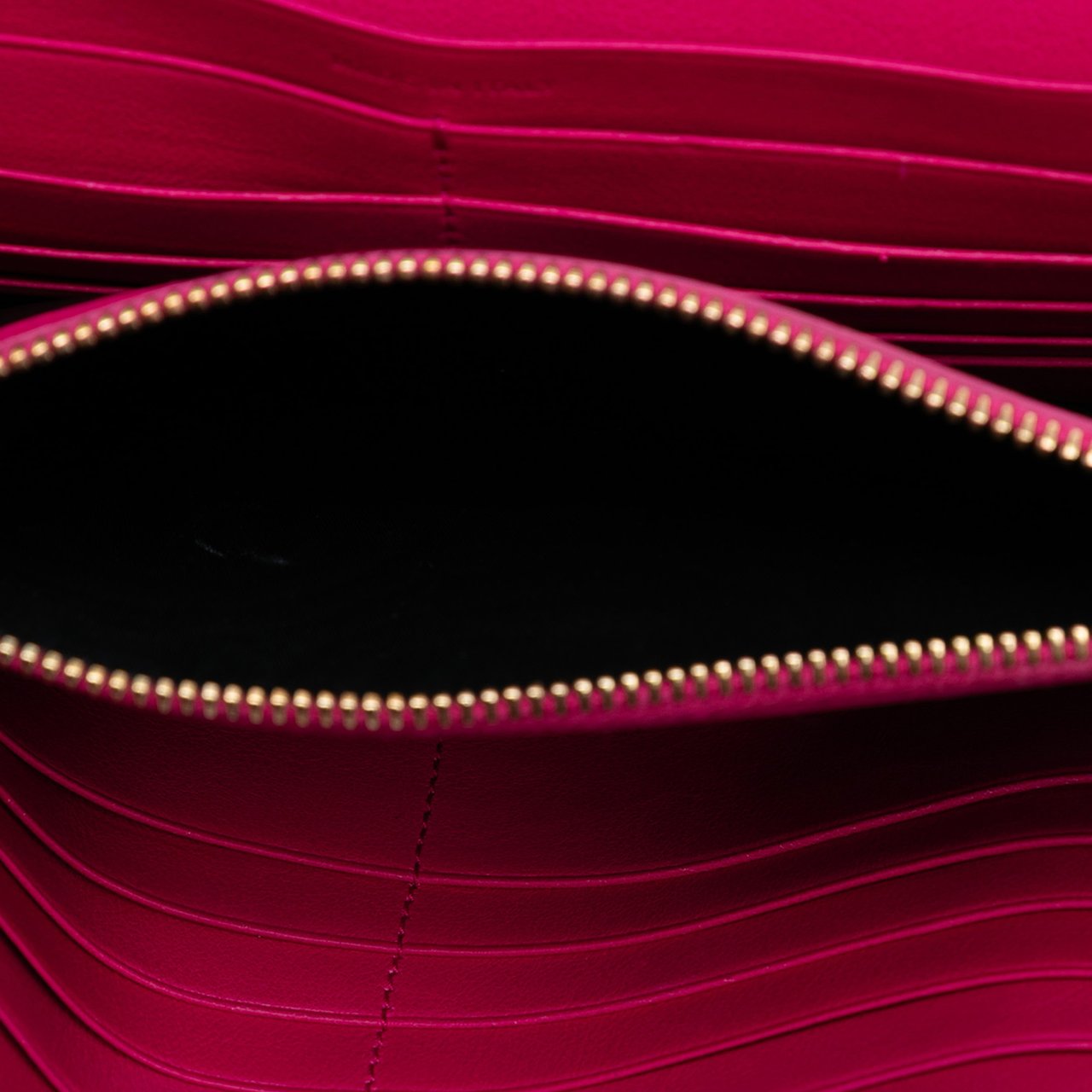 Saint Laurent Leather Chyc Ligne Wallet on Chain Roze