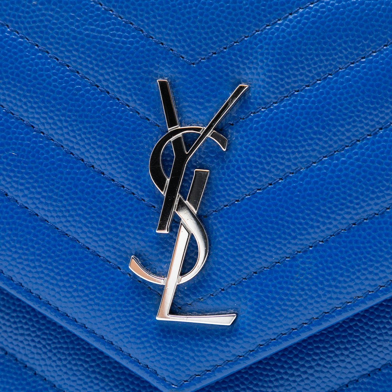 Saint Laurent Grain De Poudre Chevron Monogram Envelope Chain Wallet Blauw