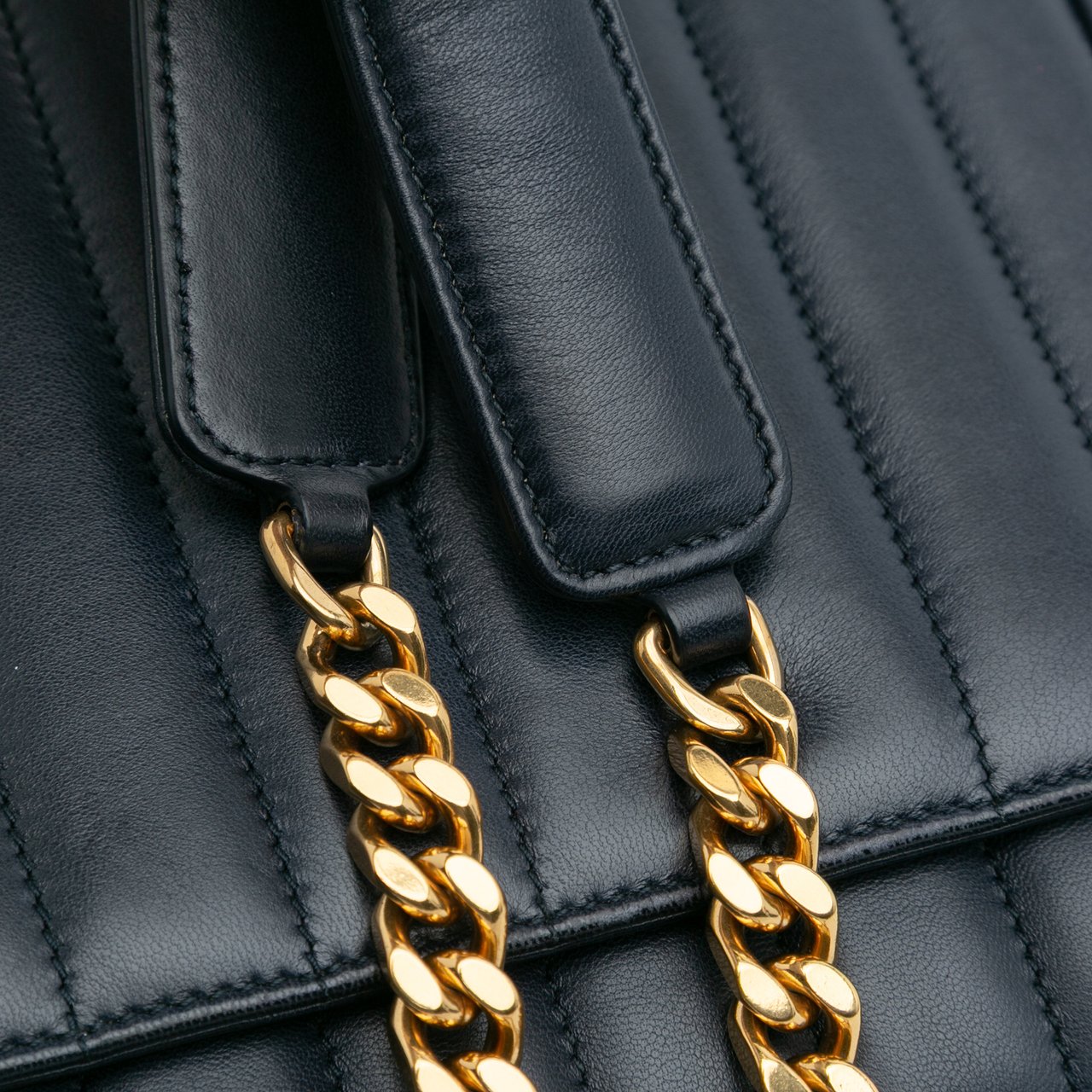 Saint Laurent Medium Lambskin Monogram Vicky Chain Bag Blauw