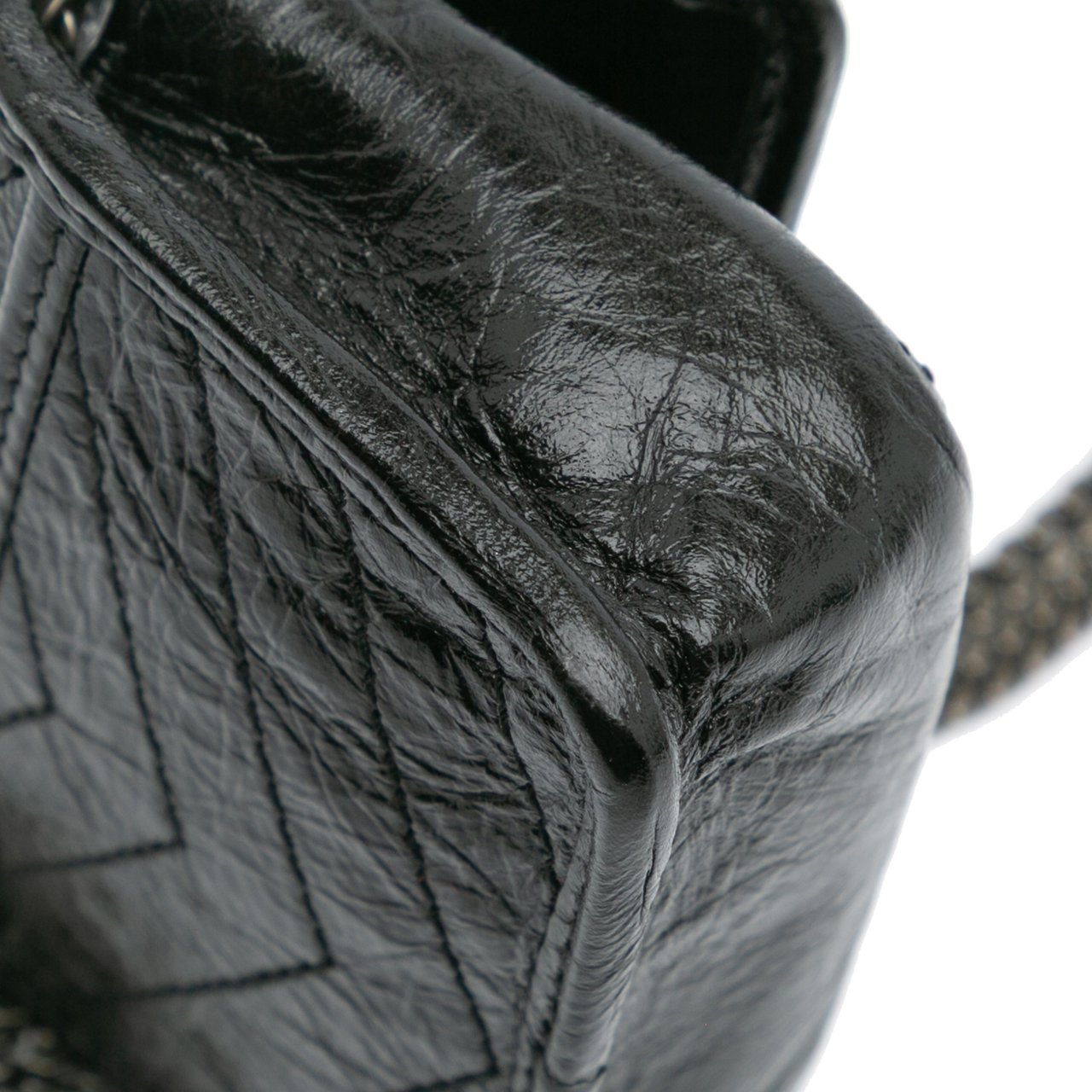Saint Laurent Micro Crinkled Leather Niki Airpods Case with Chain Zwart
