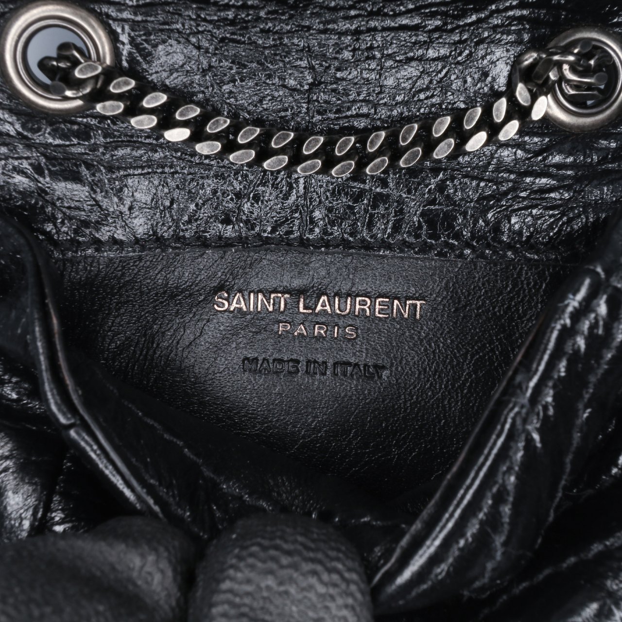Saint Laurent Micro Crinkled Leather Niki Airpods Case with Chain Zwart