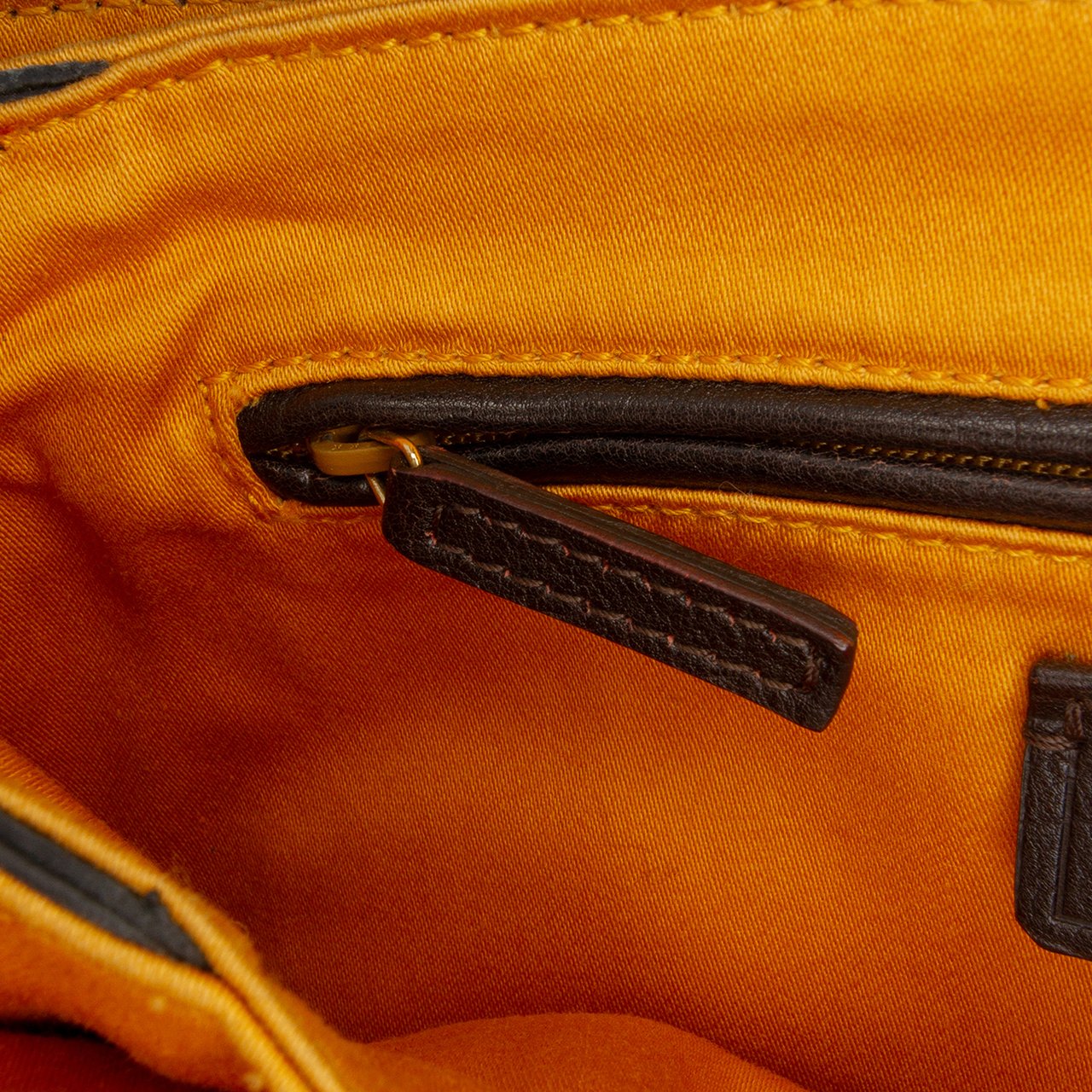 Saint Laurent Shearling Trimmed Leather Sac Dandy Crossbody Zwart