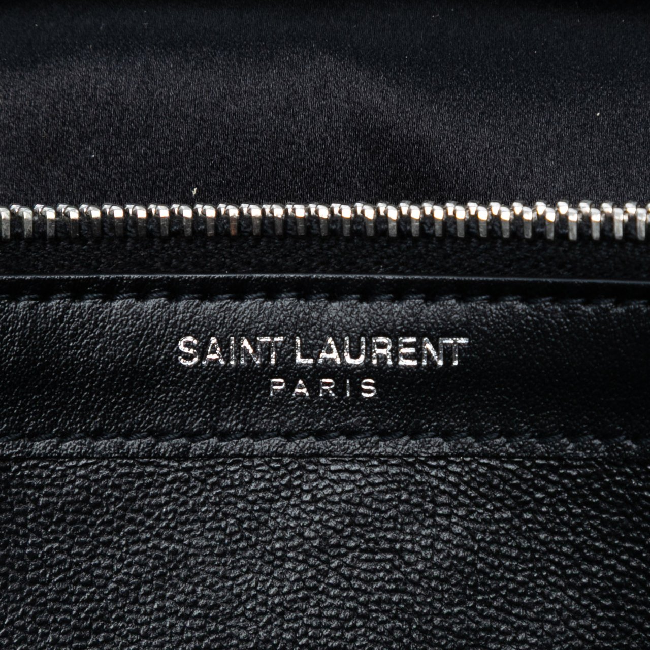 Saint Laurent Sequin Monogram Kate Wallet on Chain Zwart