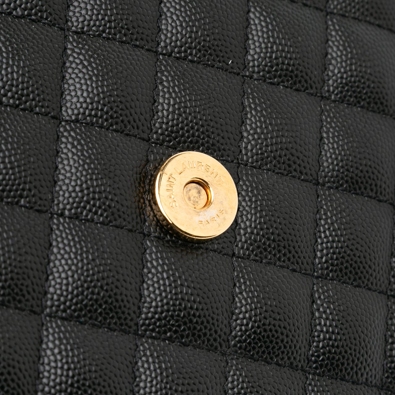 Saint Laurent Large Grain De Poudre Triquilt Monogram Envelope Bag Zwart