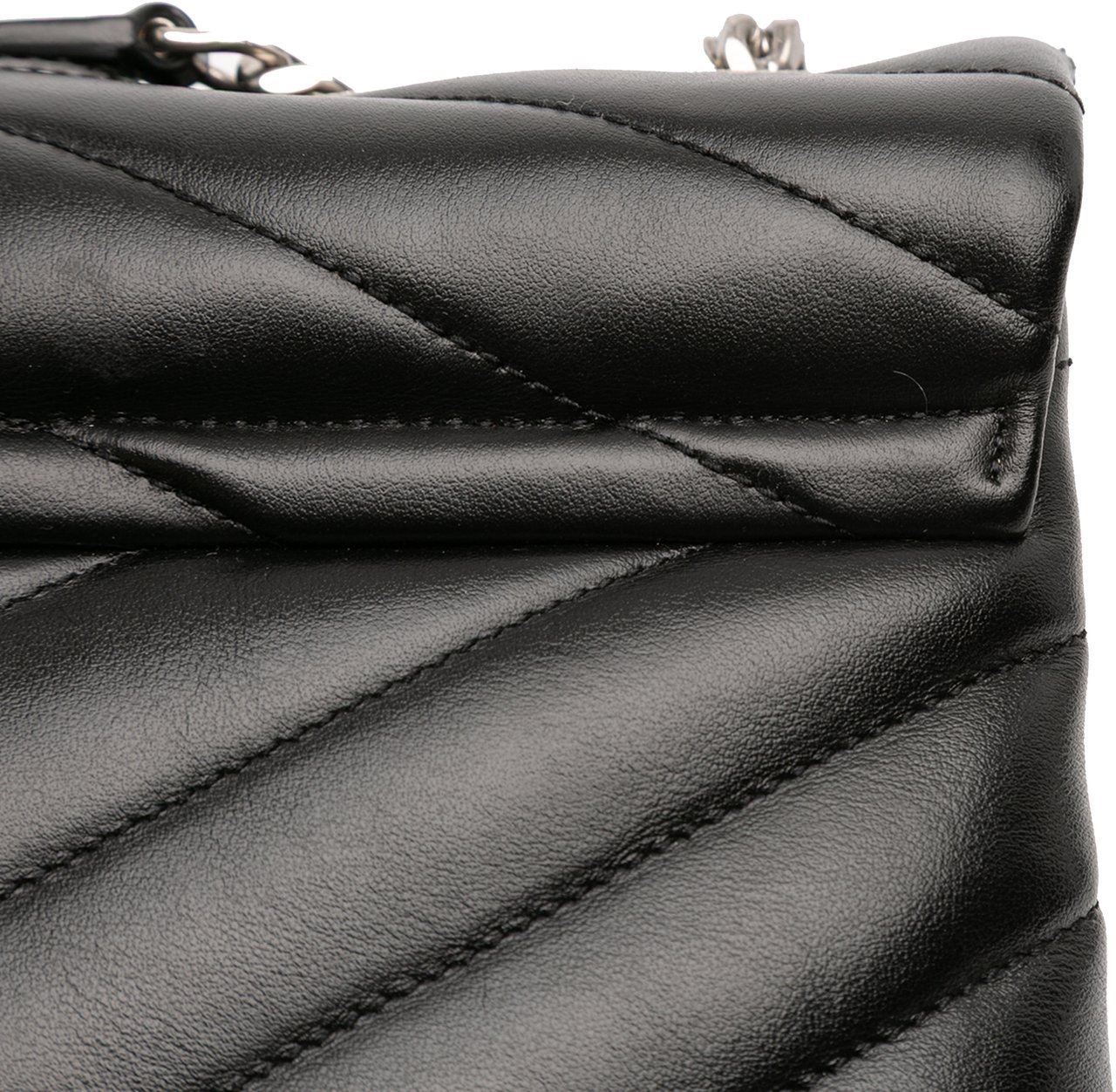 Saint Laurent Medium Matelasse Leather LouLou Shoulder Bag Zwart