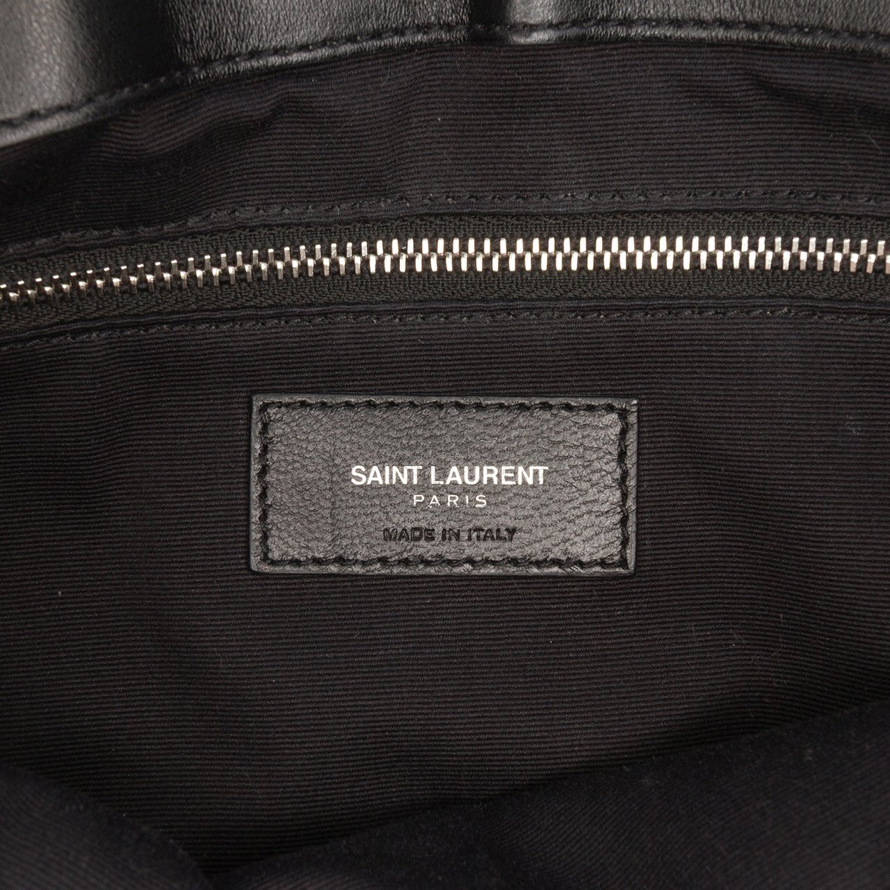 Saint Laurent Medium Matelasse Leather LouLou Shoulder Bag Zwart