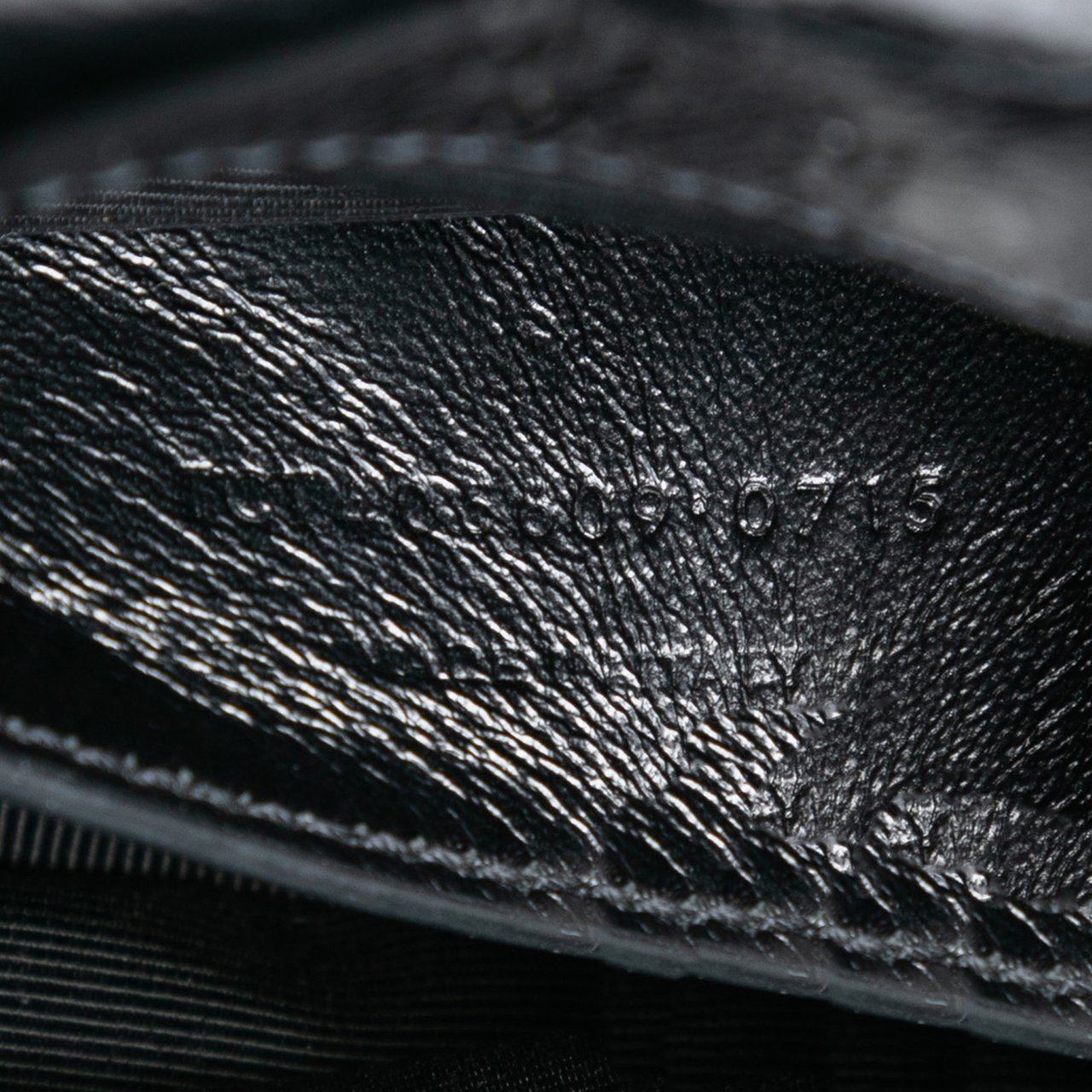 Saint Laurent Medium Crinkled Calfskin Punk Chain Bag Zwart