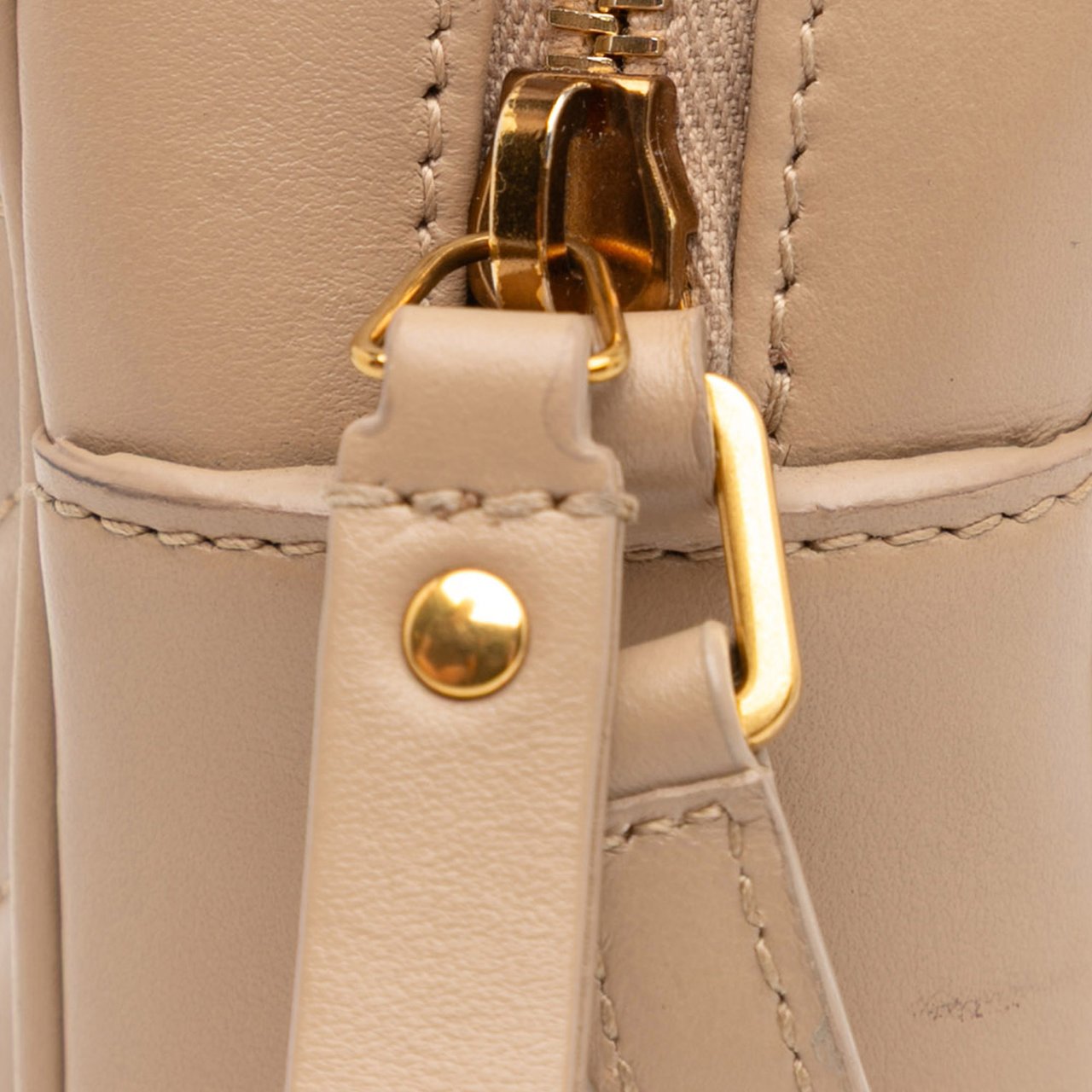 Saint Laurent Matelasse Leather Monogram Lou Camera Bag Bruin