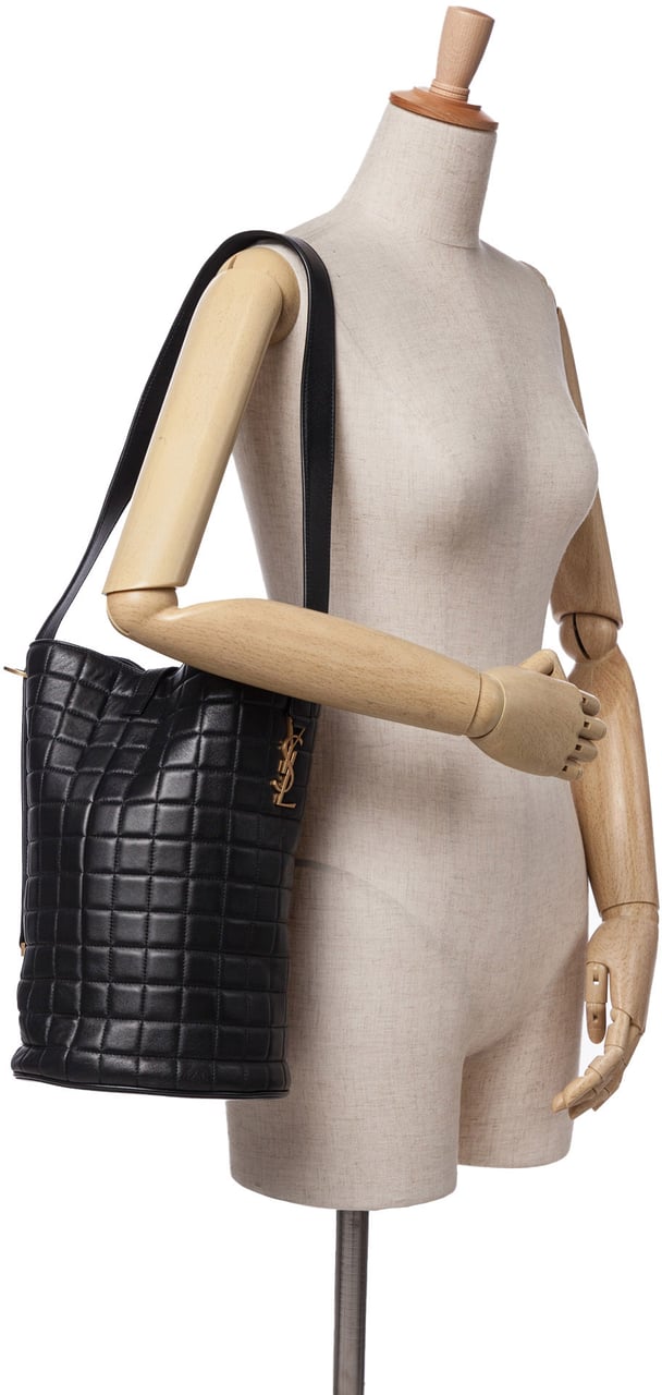 Saint Laurent Medium Lambskin Cecile Bucket Bag Zwart