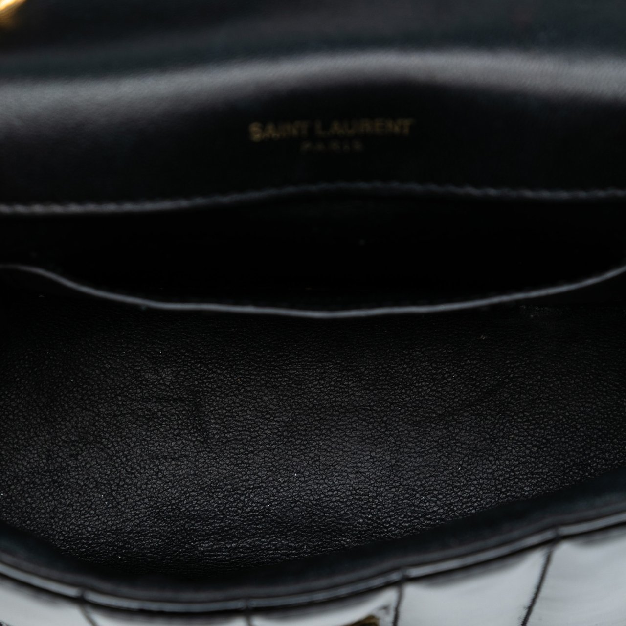 Saint Laurent Small Patent Monogram Vicky Chain Bag Zwart