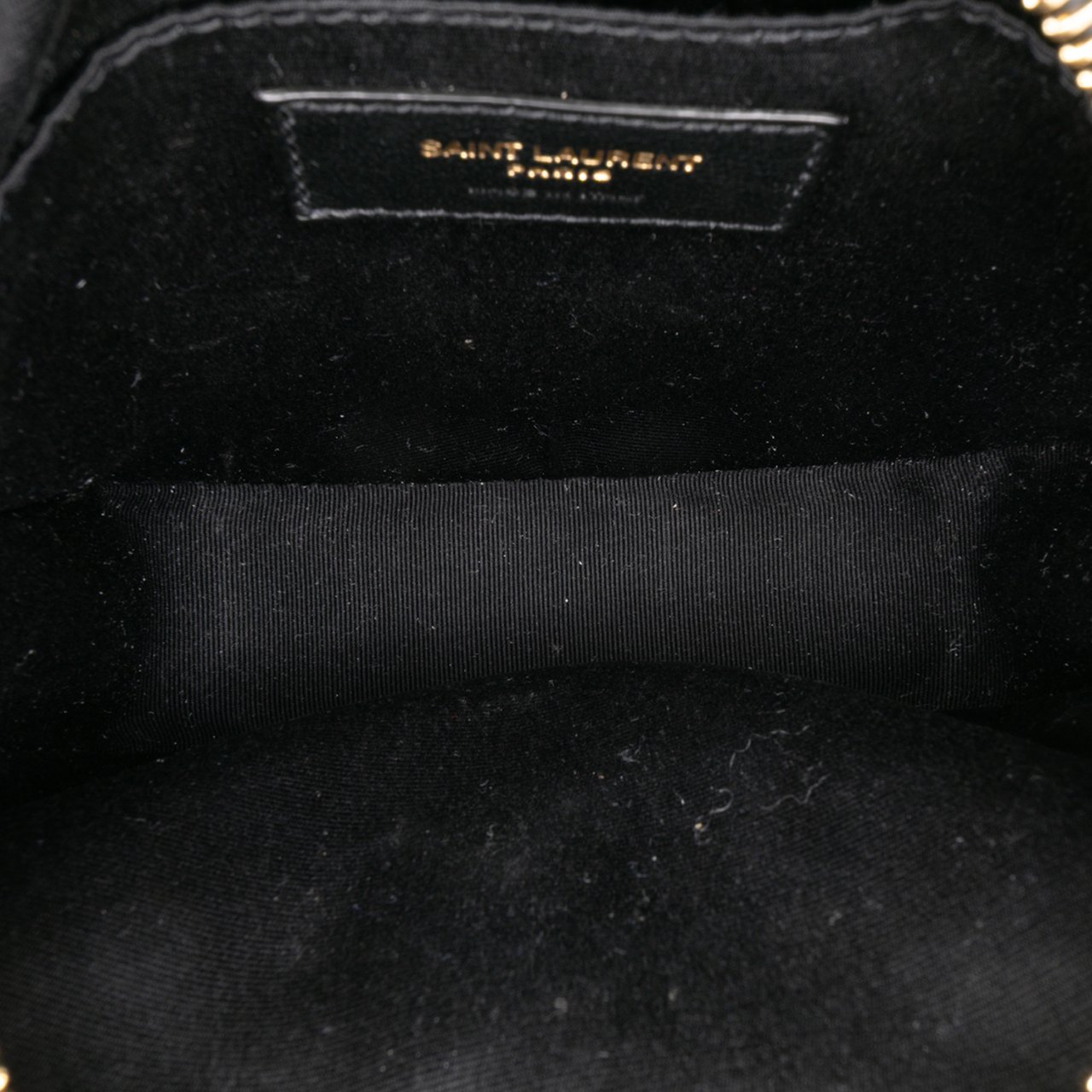 Saint Laurent Grain De Poudre Chevron Round Vinyle Camera Bag Zwart