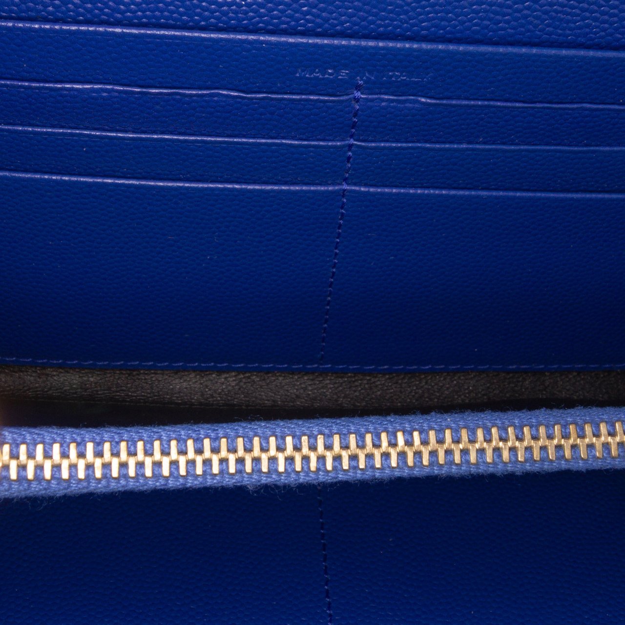 Saint Laurent Grain De Poudre Matelasse Chevron Monogram Flap Wallet Blauw