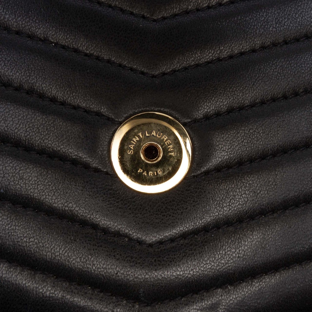 Saint Laurent Medium Chevron Lambskin Monogram Sulpice Bag Zwart