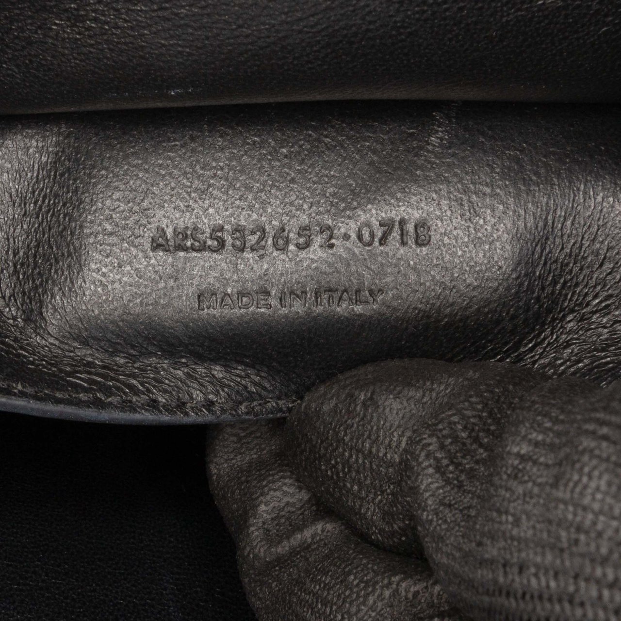 Saint Laurent Medium Chevron Lambskin Monogram Sulpice Bag Zwart