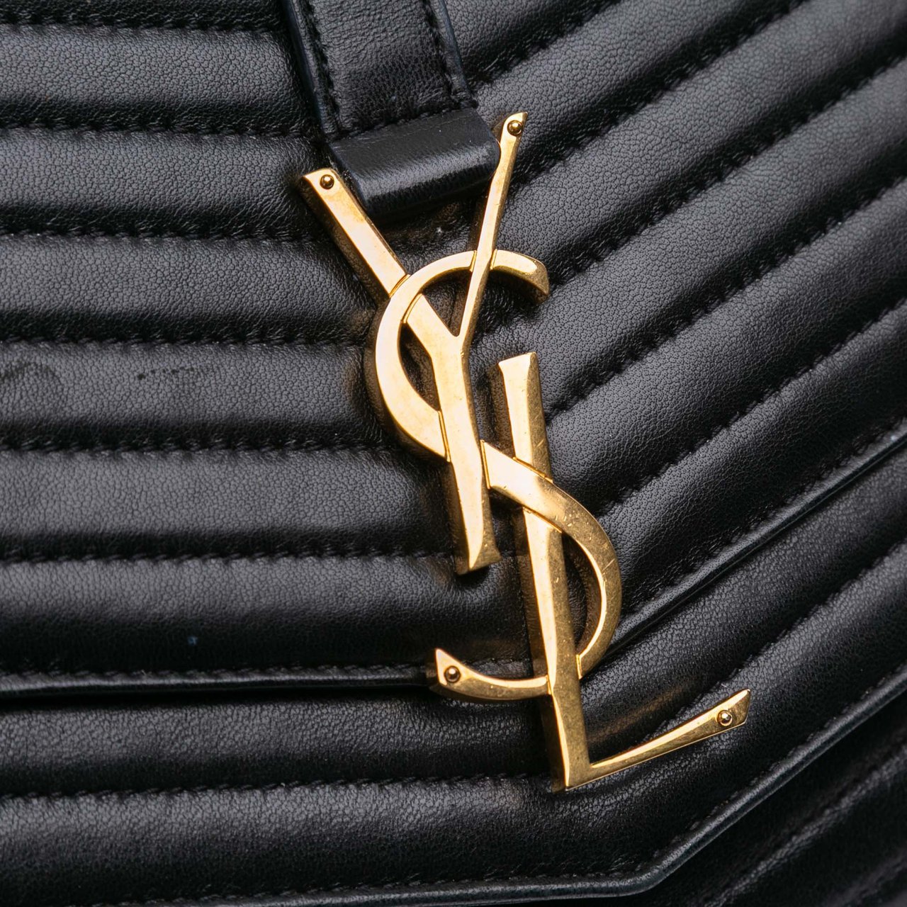 Saint Laurent Medium Chevron Lambskin Monogram Sulpice Bag Zwart