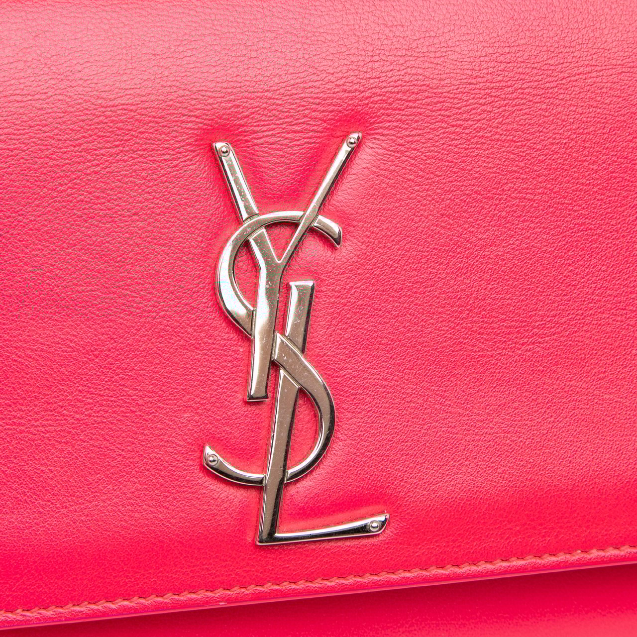 Saint Laurent Leather Cassandre Clutch Roze