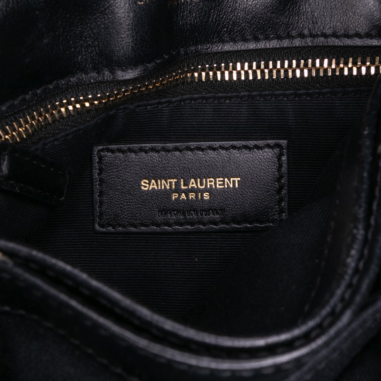 Saint Laurent Toy Matelasse Leather Monogram LouLou Crossbody Zwart